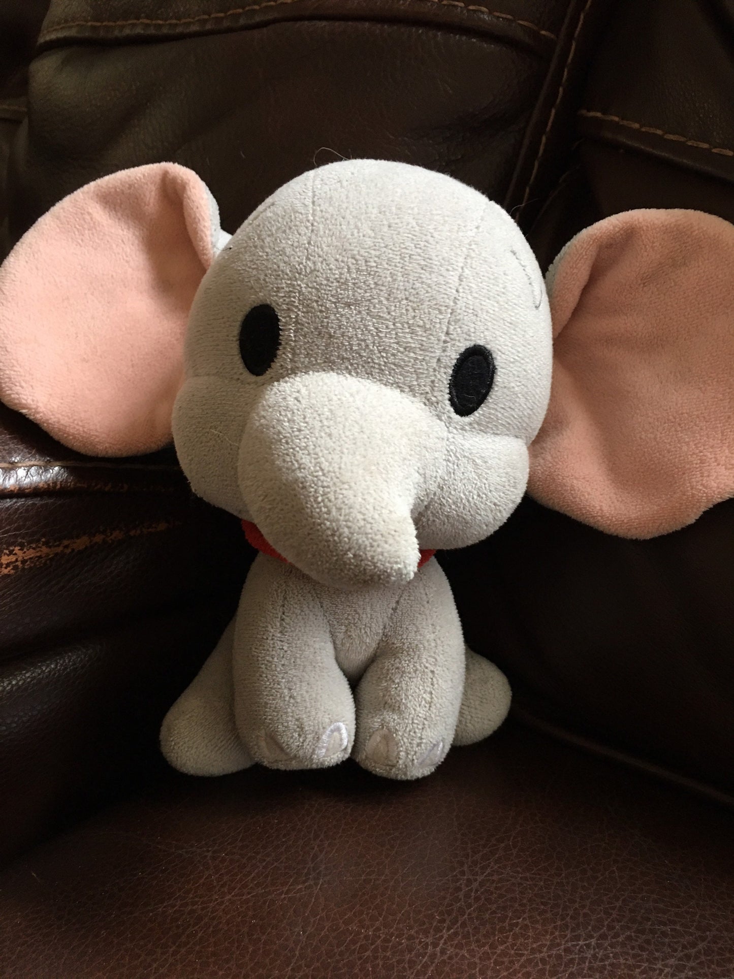 Disney Parks Dumbo 9” Plush Disneyland Stuffed Animal Plush Toy Vintage For Kids