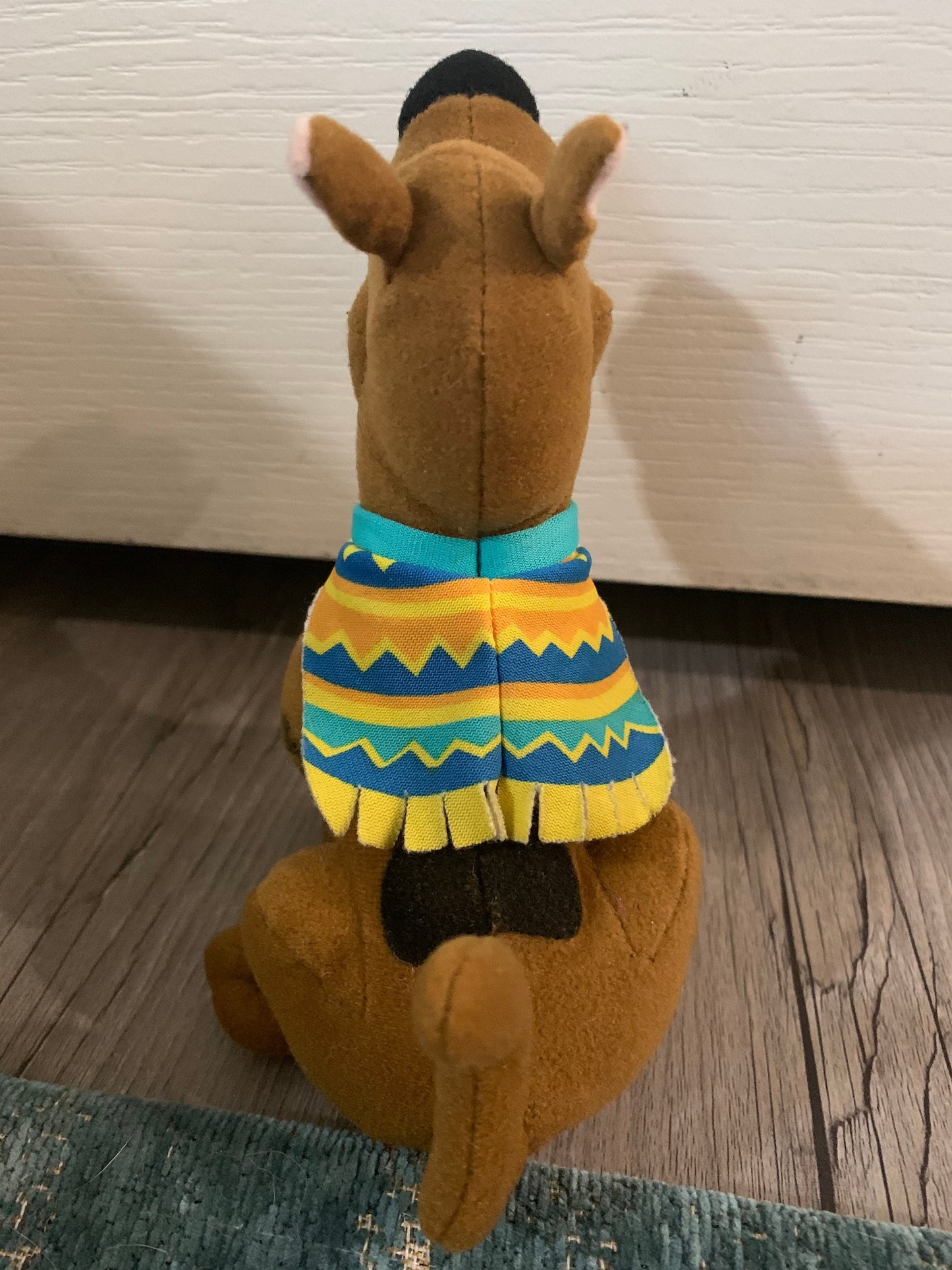 Vintage Scooby Doo with serape. Small 6.3”interactive no sound