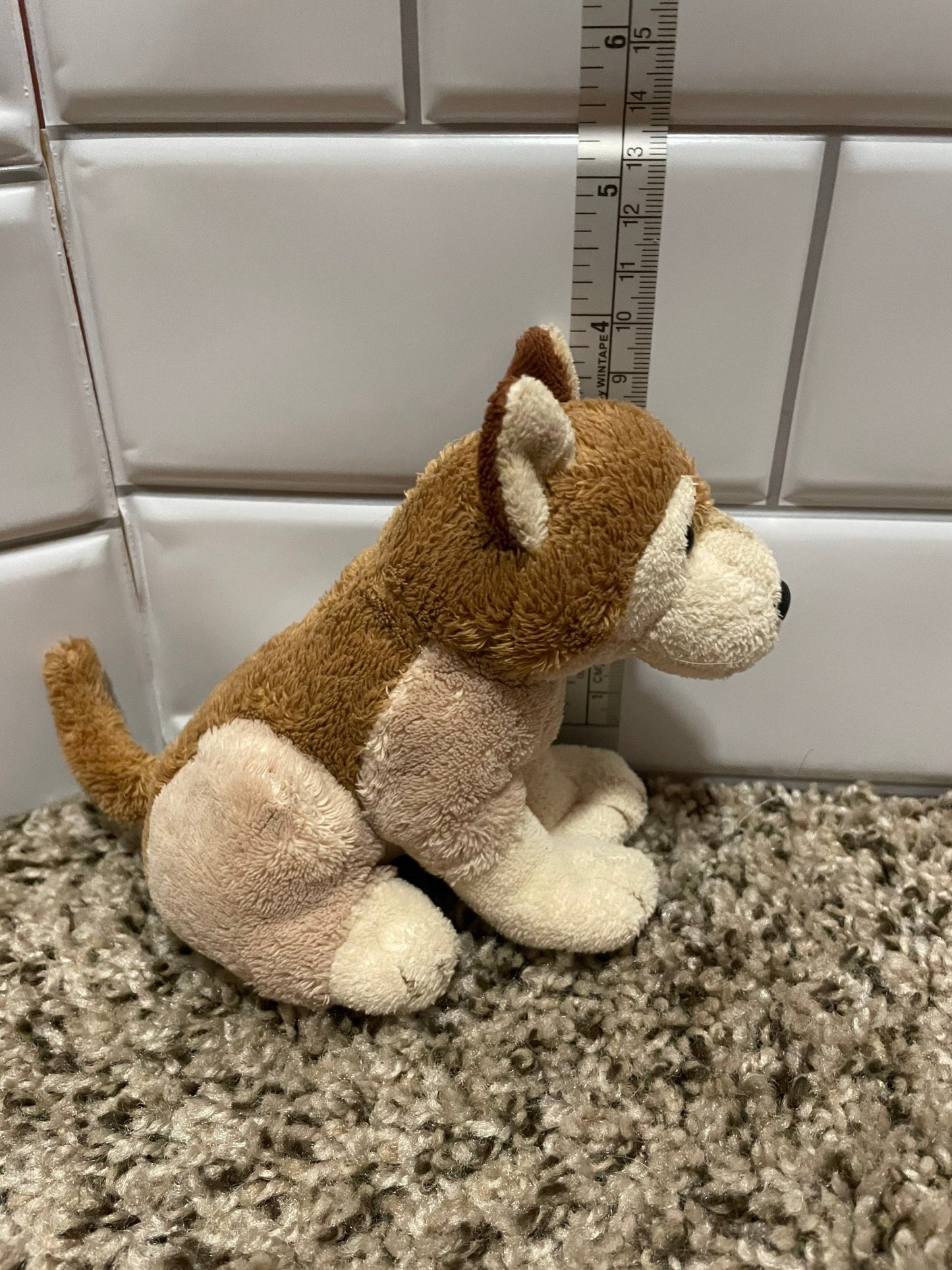 Jaag sitting wolf plush