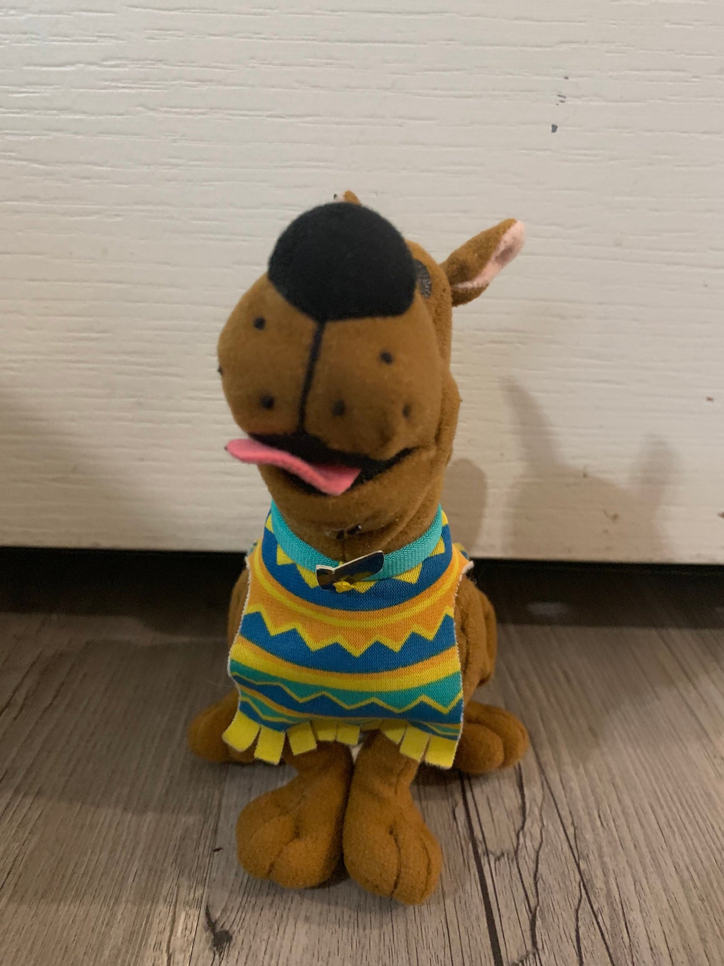Vintage Scooby Doo with serape. Small 6.3”interactive no sound