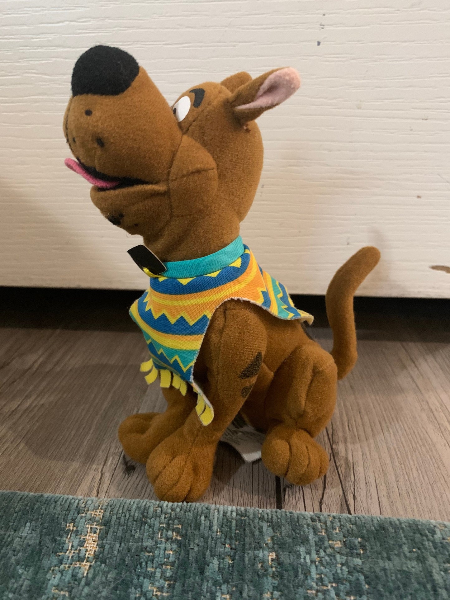 Vintage Scooby Doo with serape. Small 6.3”interactive no sound