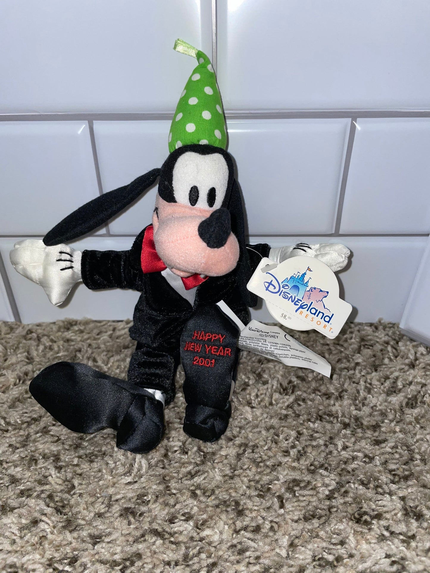 Happy New Year 2001 Goofy Disney Plush - EUC & NWT