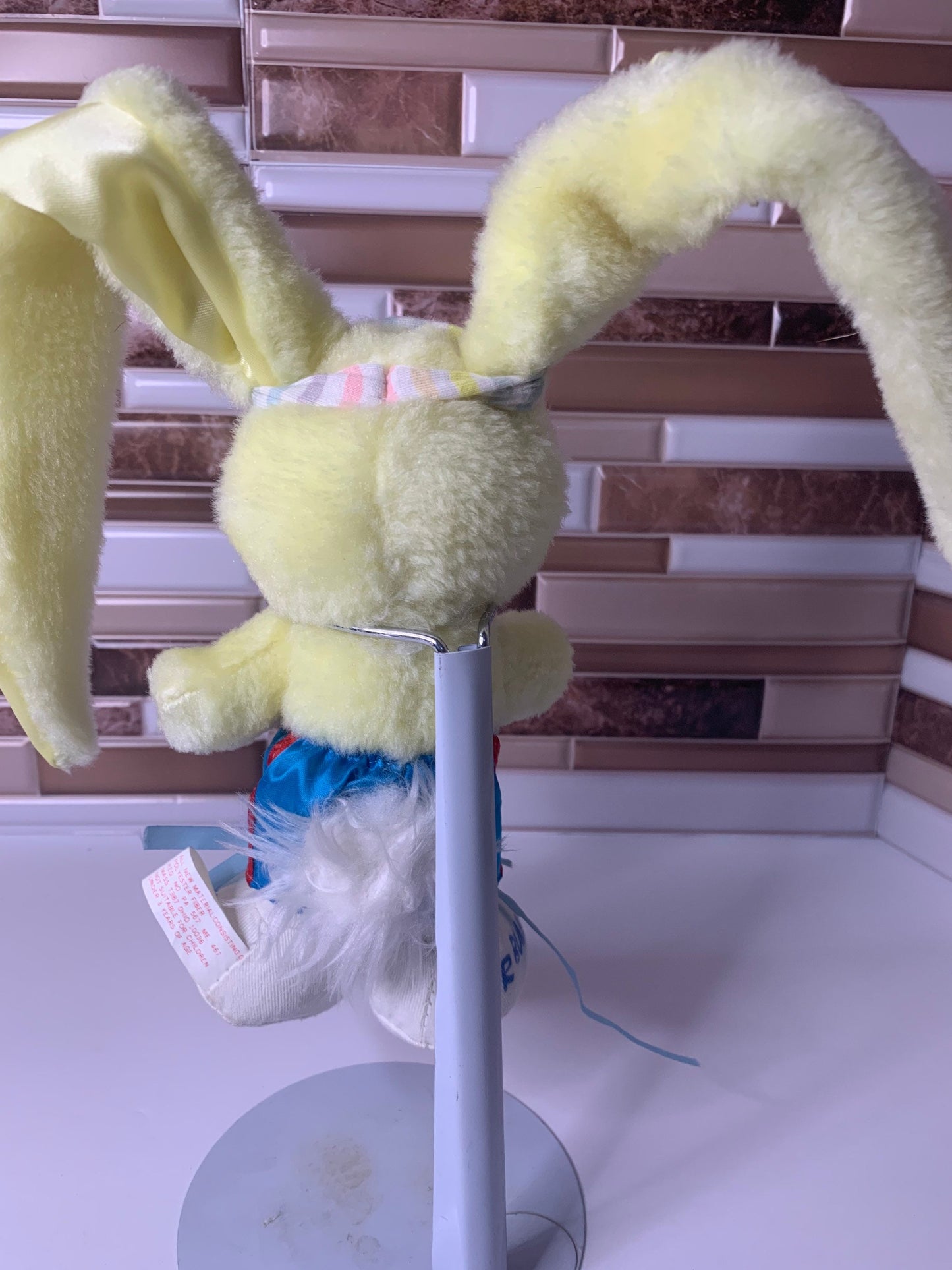 Vintage Giftco Inc Yellow Air Bunny. Tennis shoes, long ears, satin lining 1991