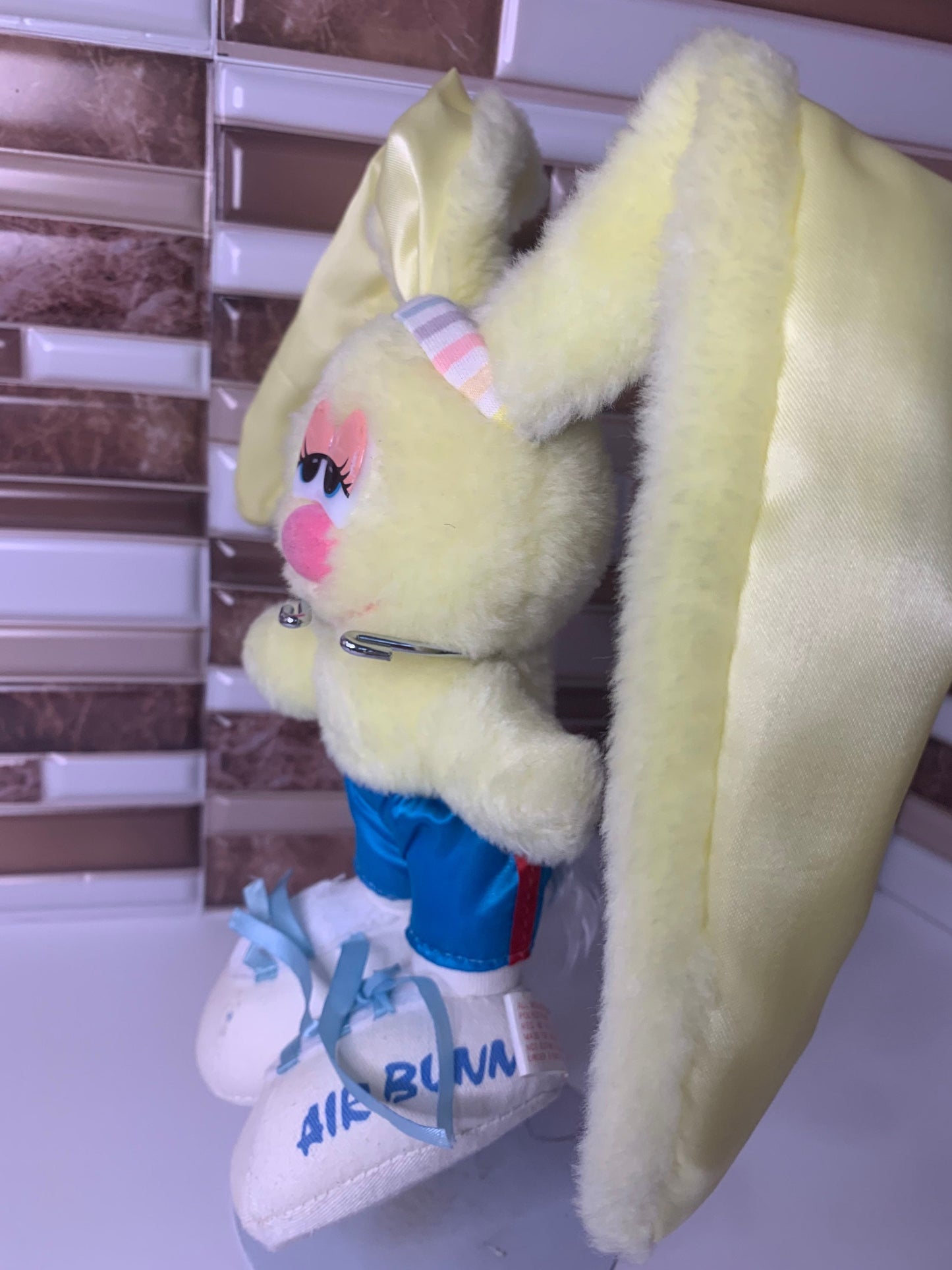 Vintage Giftco Inc Yellow Air Bunny. Tennis shoes, long ears, satin lining 1991