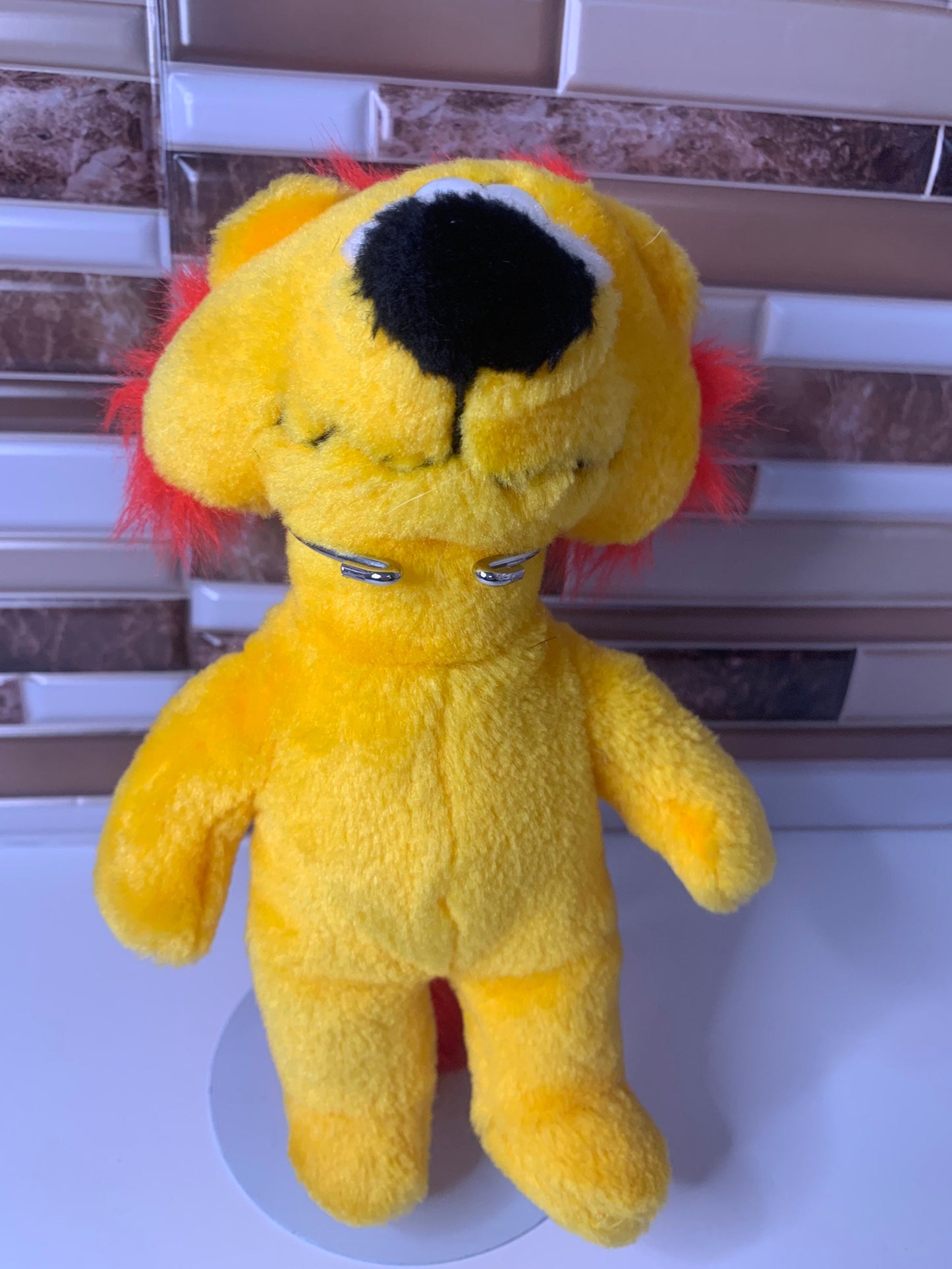 Vintage 1995 24K Animal Crackers Lyle the lion yellow lion plush. 10”