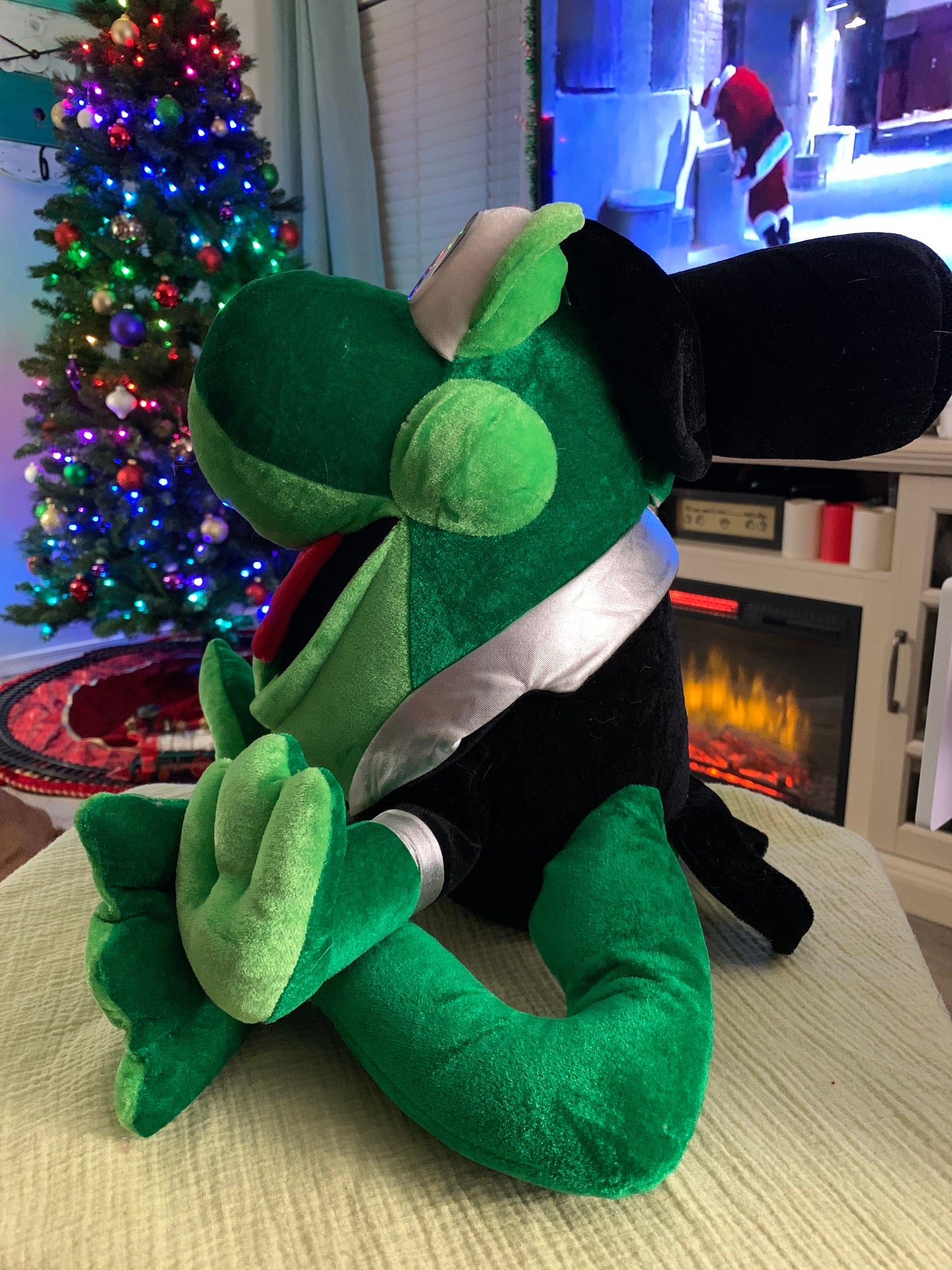 Large Frog in a tuxedo and top hat plush. Classic toy co. Styrofoam stuffed.