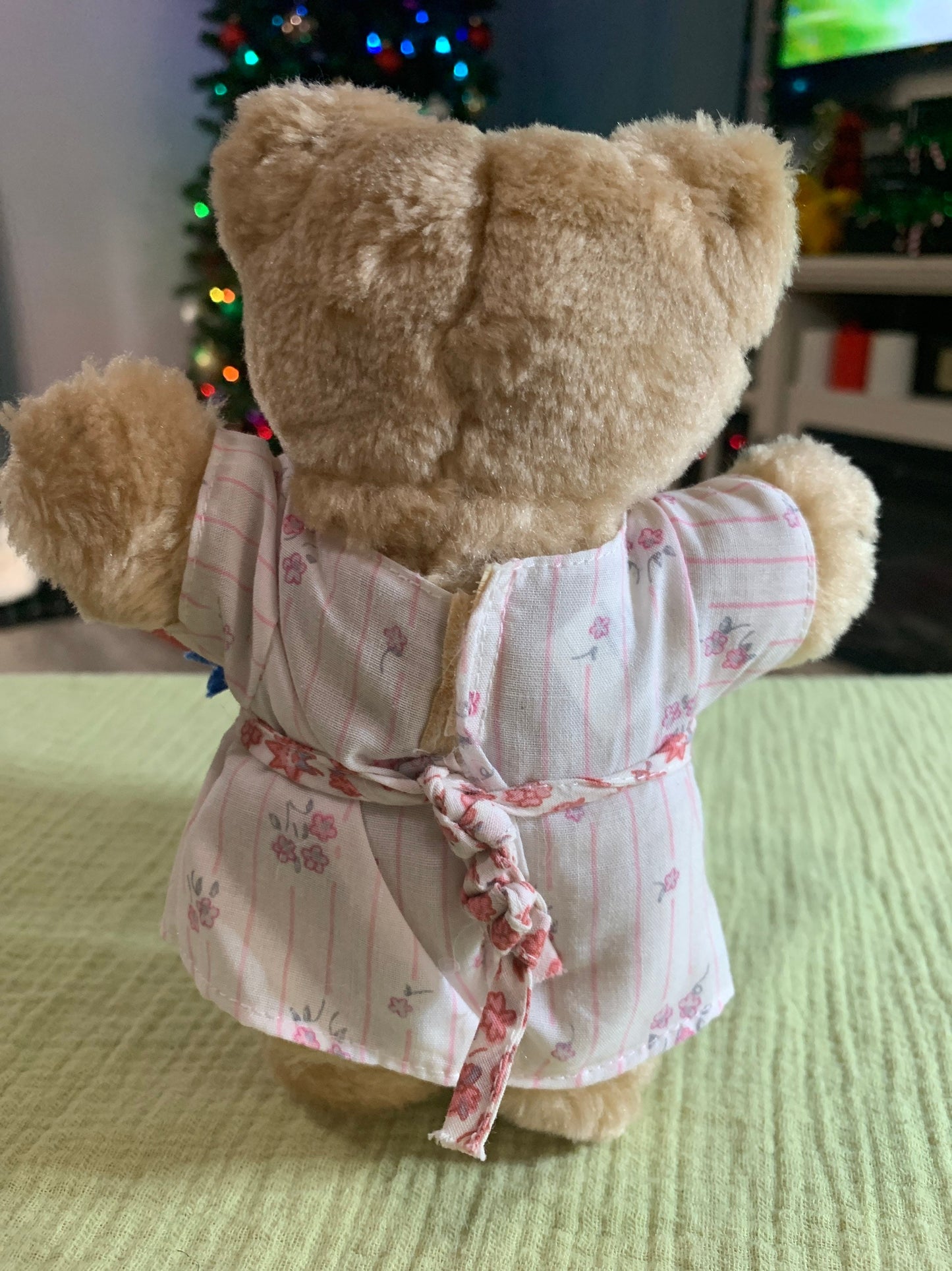 Vintage 1986 Wendys Hattie Furskins plush teddy bear. No shoes or hat.