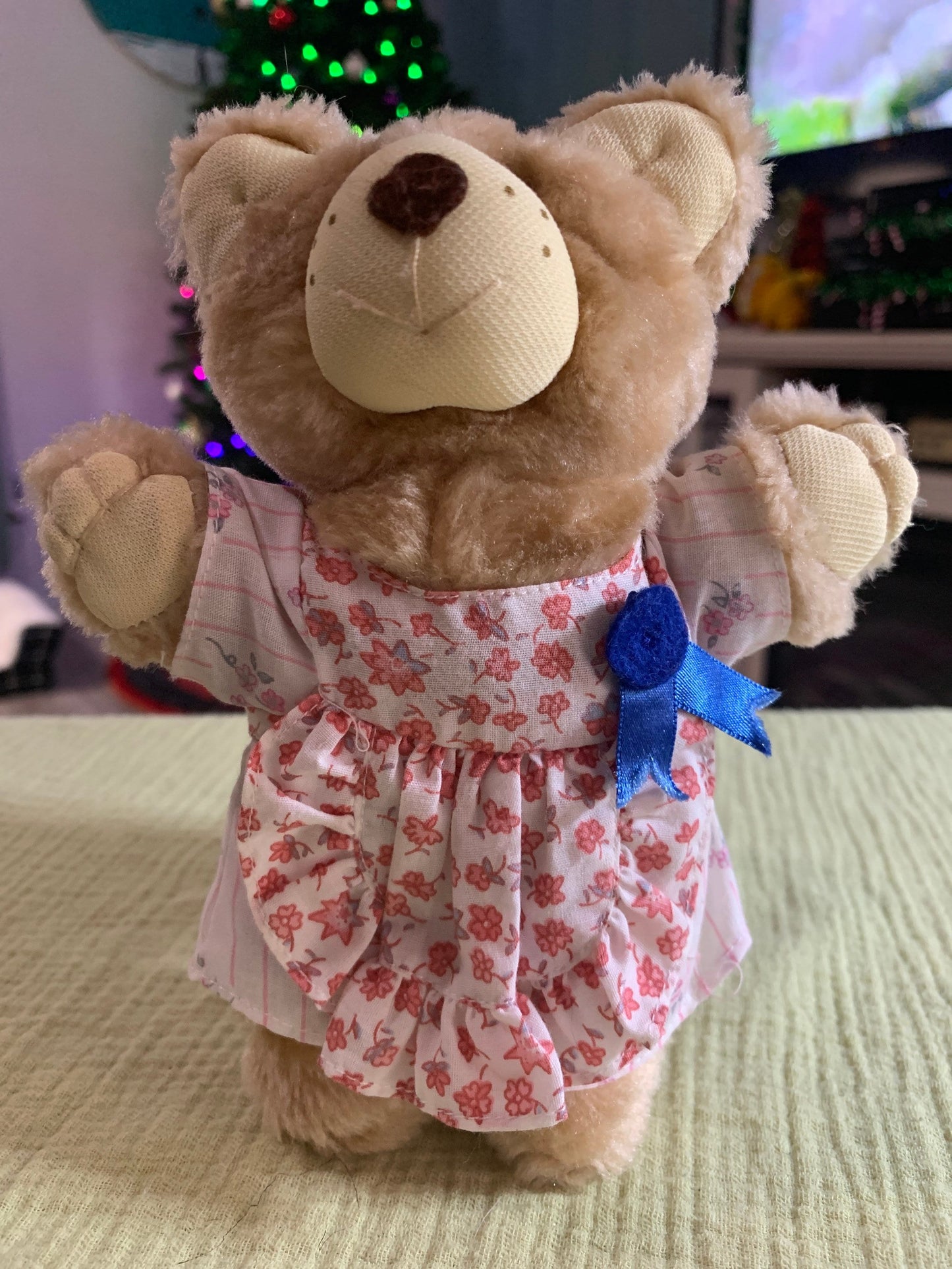Vintage 1986 Wendys Hattie Furskins plush teddy bear. No shoes or hat.
