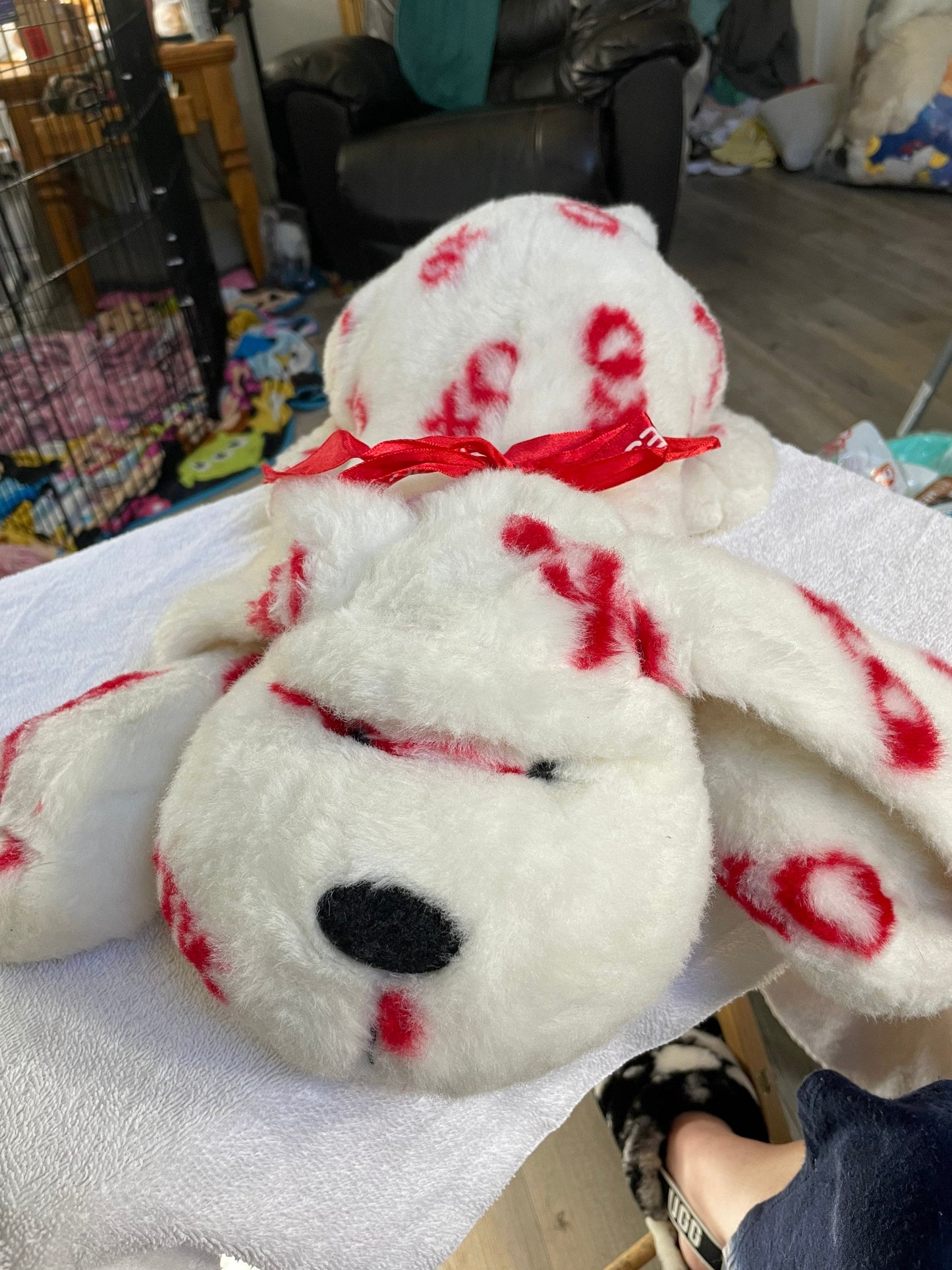 Carlton Cards White Puppy Plush – Hugs & Kisses, Restored 22"