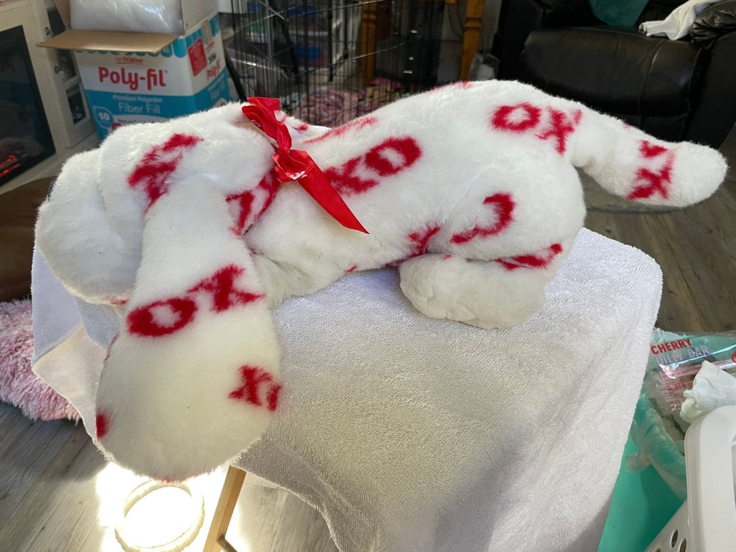 Carlton Cards White Puppy Plush – Hugs & Kisses, Restored 22"