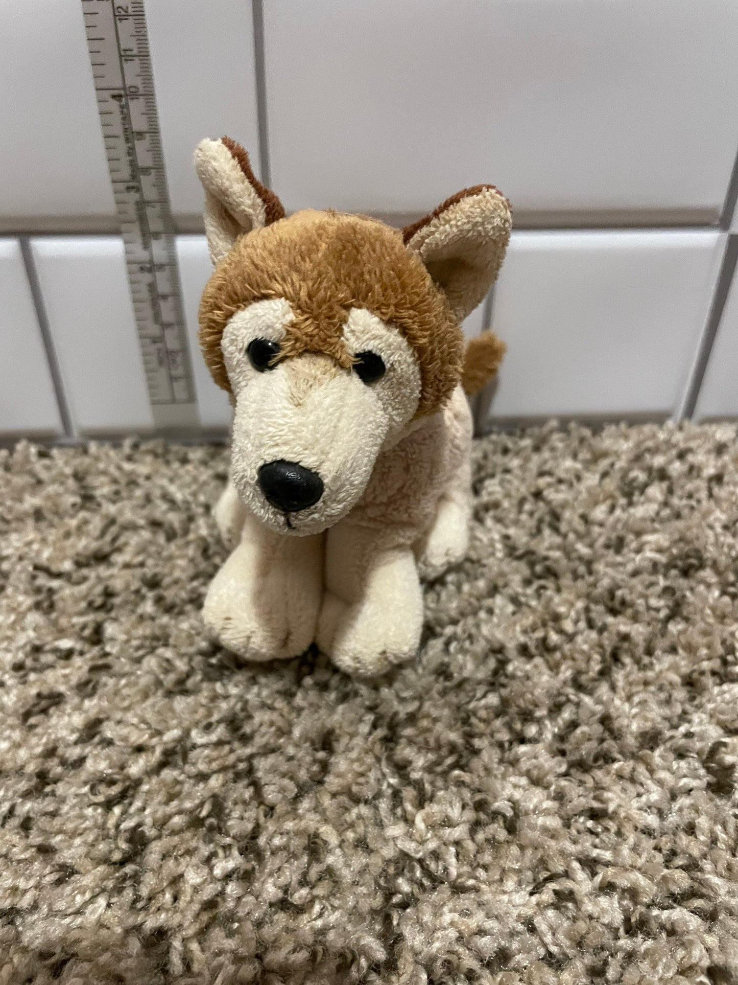 Jaag sitting wolf plush