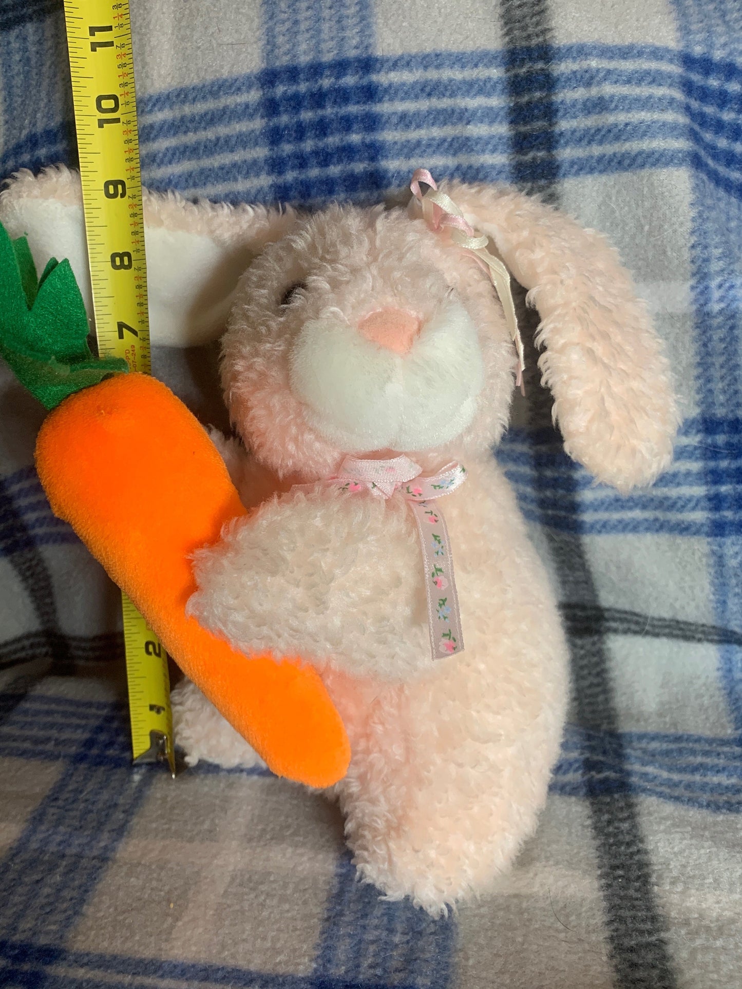Kellytoy Pink And White Easter Bunny Rabbit Holding A Big Carrot. Adorable Original Ribbons! EUC!