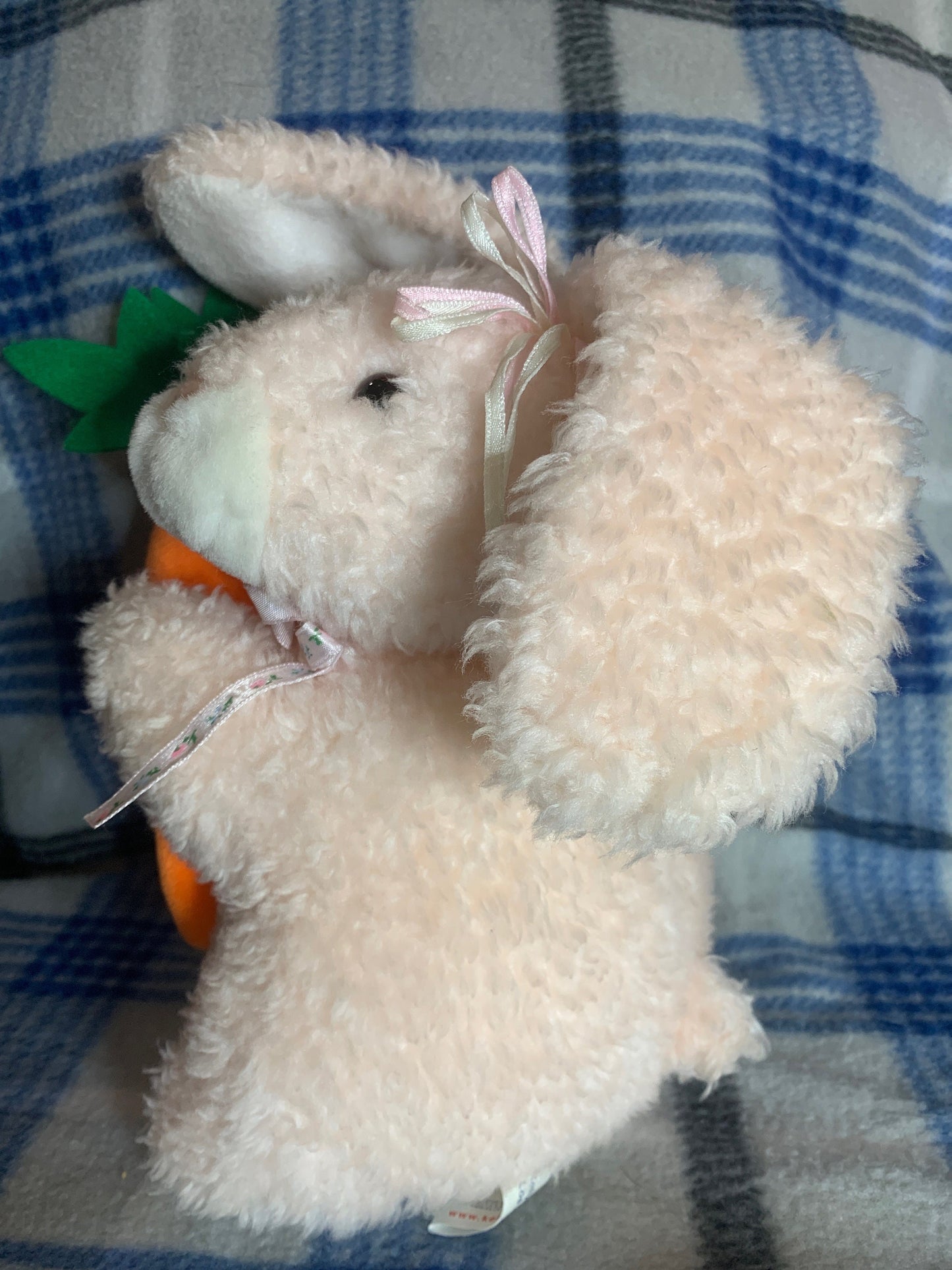 Kellytoy Pink And White Easter Bunny Rabbit Holding A Big Carrot. Adorable Original Ribbons! EUC!
