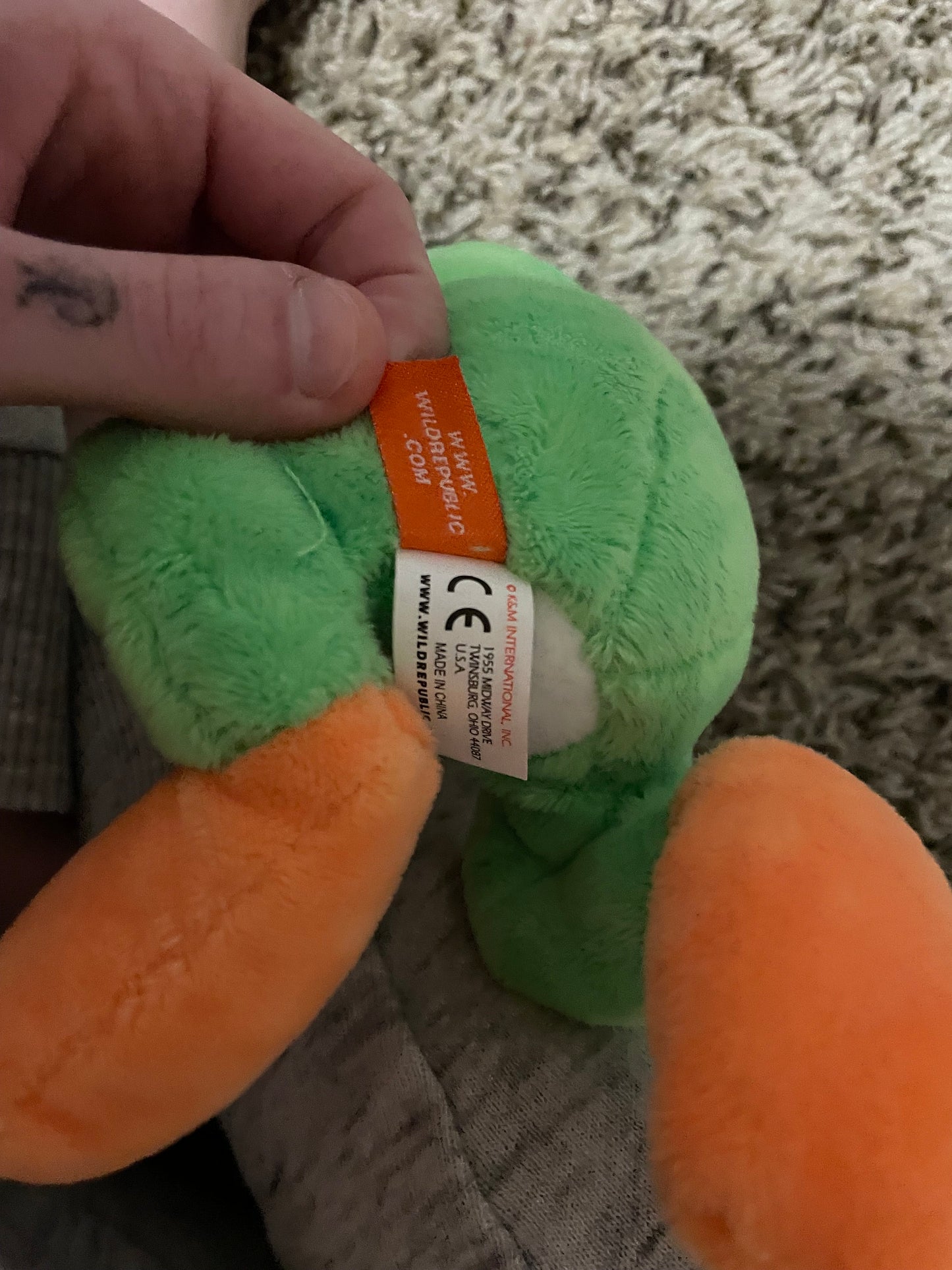 Wild Republic Hugger Green Tree Frog Plush Wrist Wrap