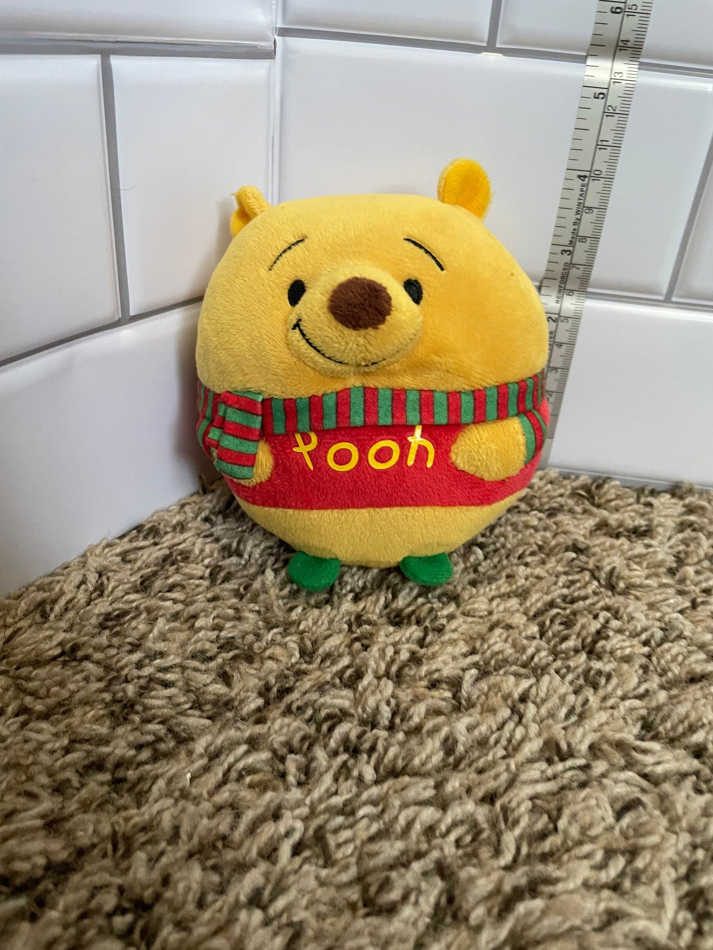 Ty Beanies Ballz Winnie The Pooh Christmas Plush