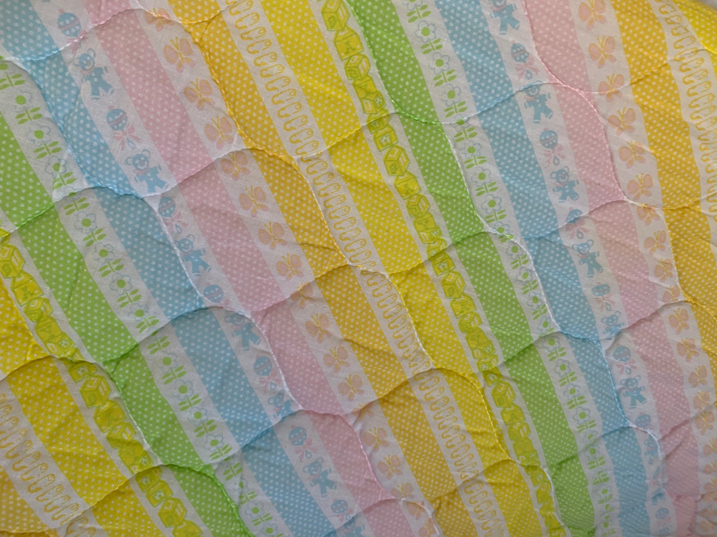 Rare Hallmark Rainbow Baby Quilt with Wide Ruffle Trim Nursery Display Piece 32”x40”