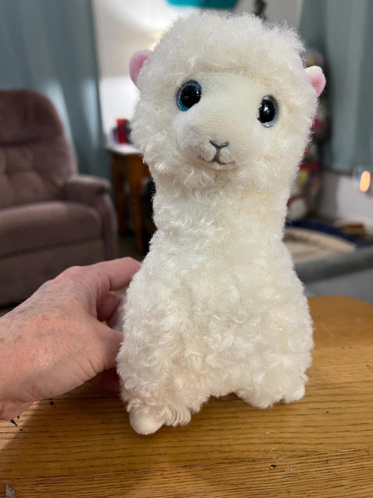 Ty Beanie Babies White Lily The Llama Plush. New No Hang Tag!