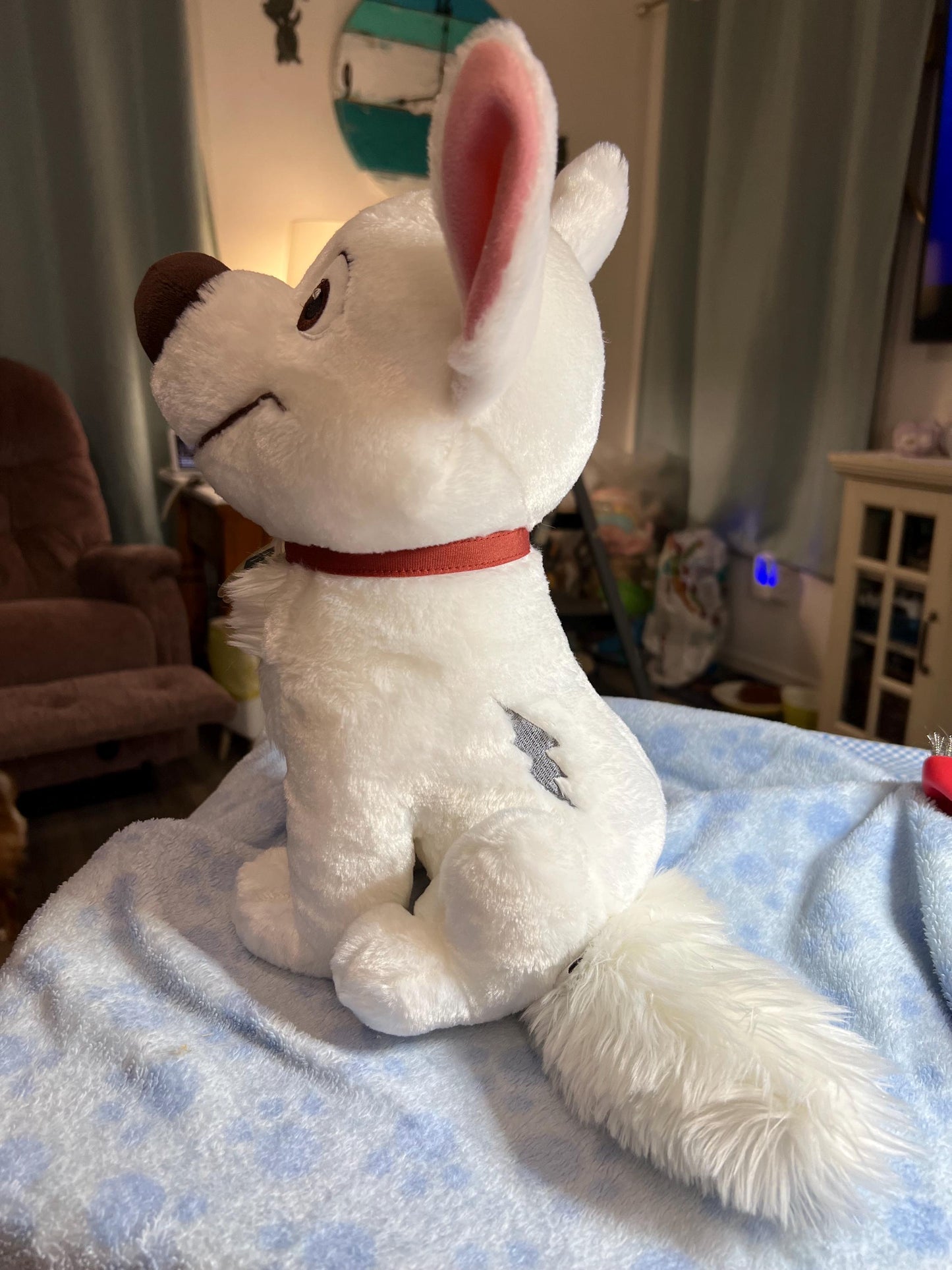 Disney Pixar Large White Bolt Dog Plush. Disney Store. Excellent Condition! 12”