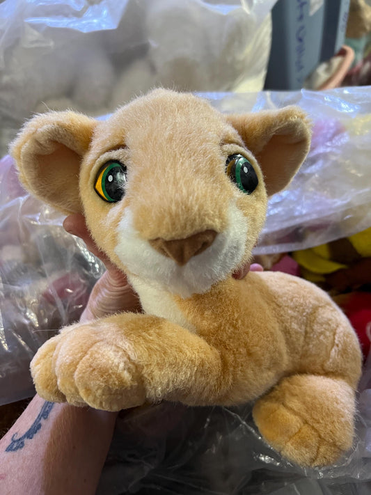 Disney the lion king purring vintage Nala plush. great condition still purrs!