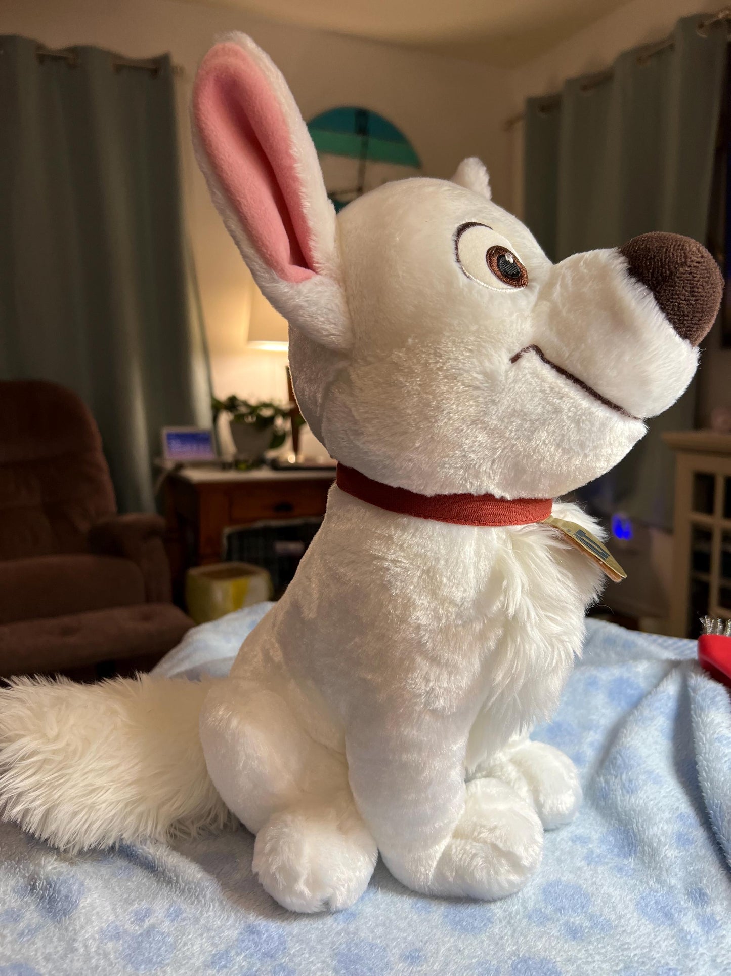 Disney Pixar Large White Bolt Dog Plush. Disney Store. Excellent Condition! 12”